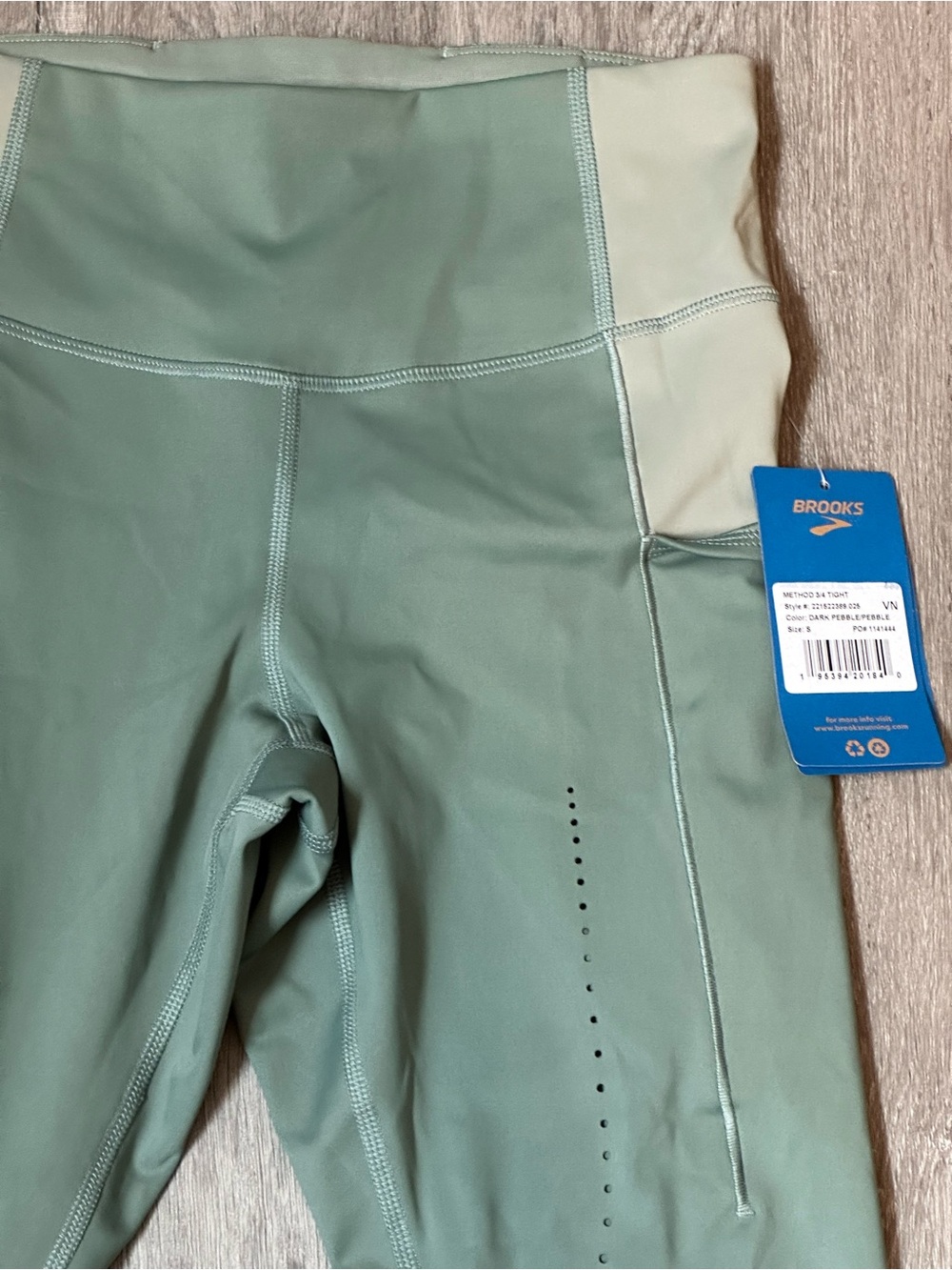Brooks | Women’s Size S | ‘Method 3/4 Tight’ | Dark Pebble (Sage Green) - NWT!